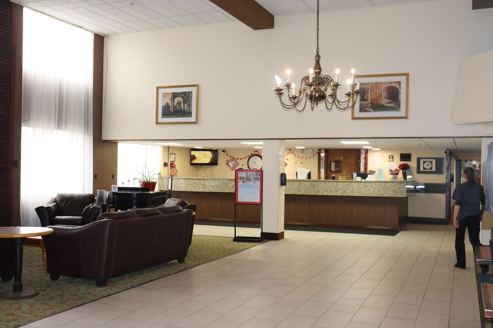 Ramada Hotel & Conference Center by Wyndham Lansing - photo 4