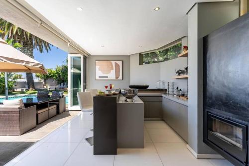 Green Point Grande Luxury Family villa with pool & views