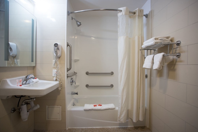 AirTrain Plaza Hotel JFK Airport - photo 9