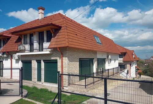 Szellőrózsa Apartman — 4-Star Luxury Hotel in Fonyod, Hungary