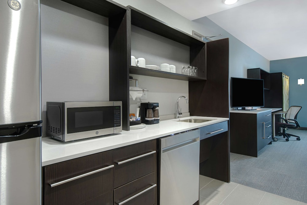 Home2 Suites by Hilton Grand Rapids Airport - photo 10