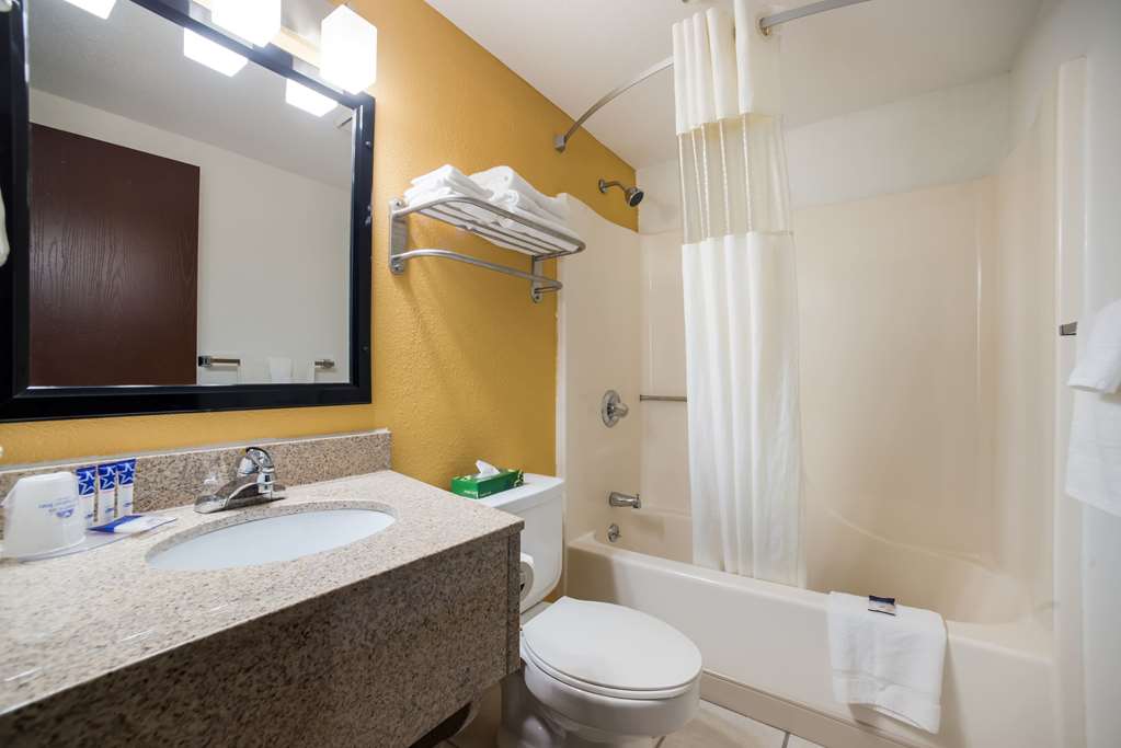 Ramada by Wyndham Effingham - photo 13