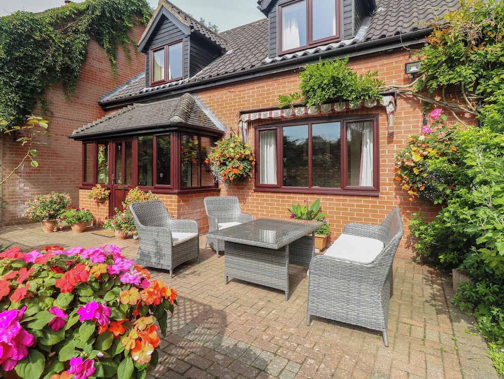 Walnut Tree Cottage — 4-Star Luxury Hotel in Great Yarmouth, United Kingdom