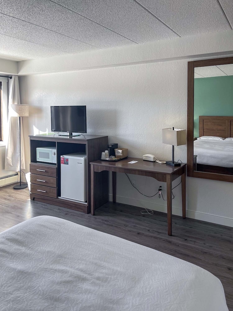 River Bend's Walleye Inn - photo 24