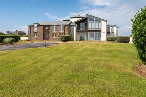 2 Ocean's Edge - carbon neutral hotel in Kingsbridge