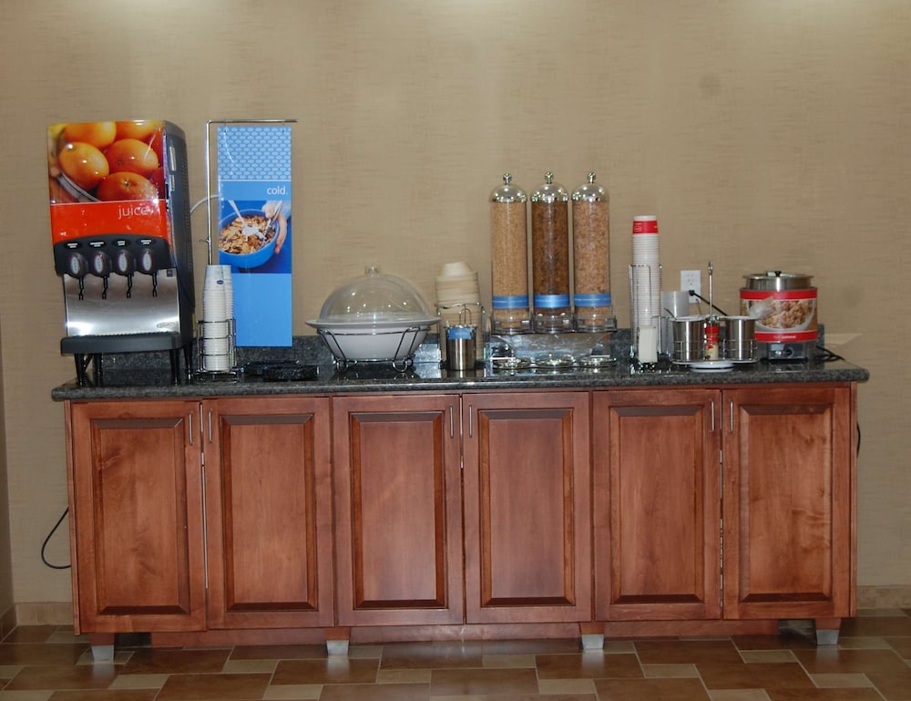 Hampton Inn Sidney NE - photo 56