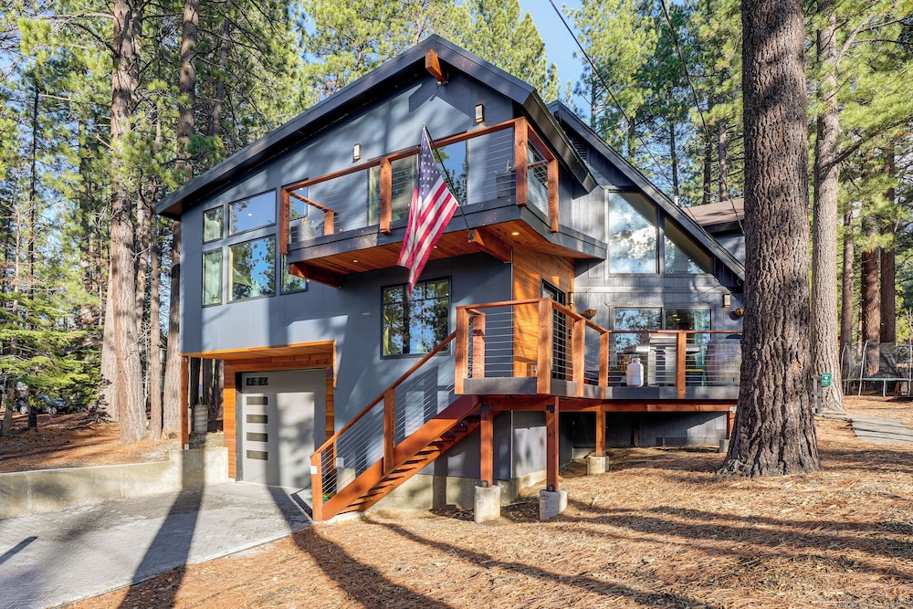 1 Mi To Heavenly Ski Resort Retreat W Hot Tub — South Lake Tahoe