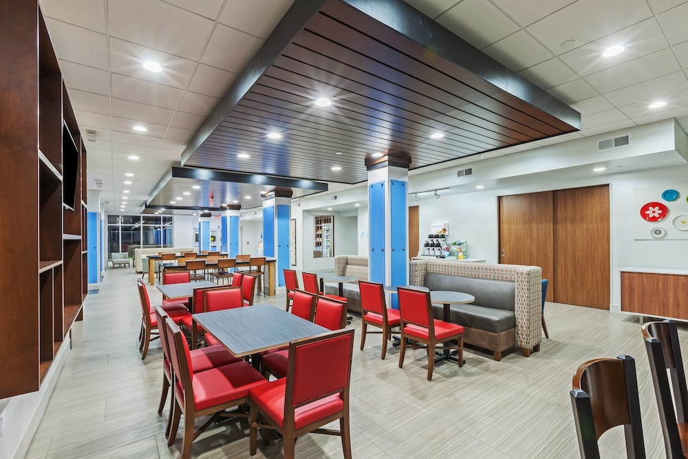Holiday Inn Express & Suites Coffeyville by IHG - photo 27