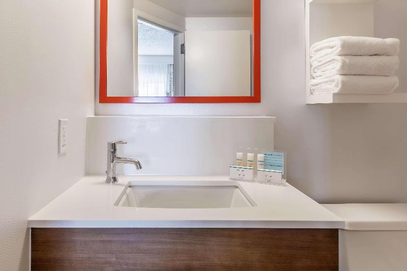 Hampton Inn Rockford - photo 18