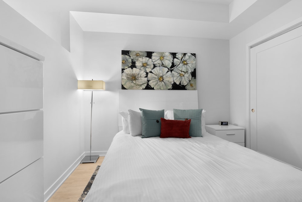 Global Luxury Suites Crystal City - photo 20
