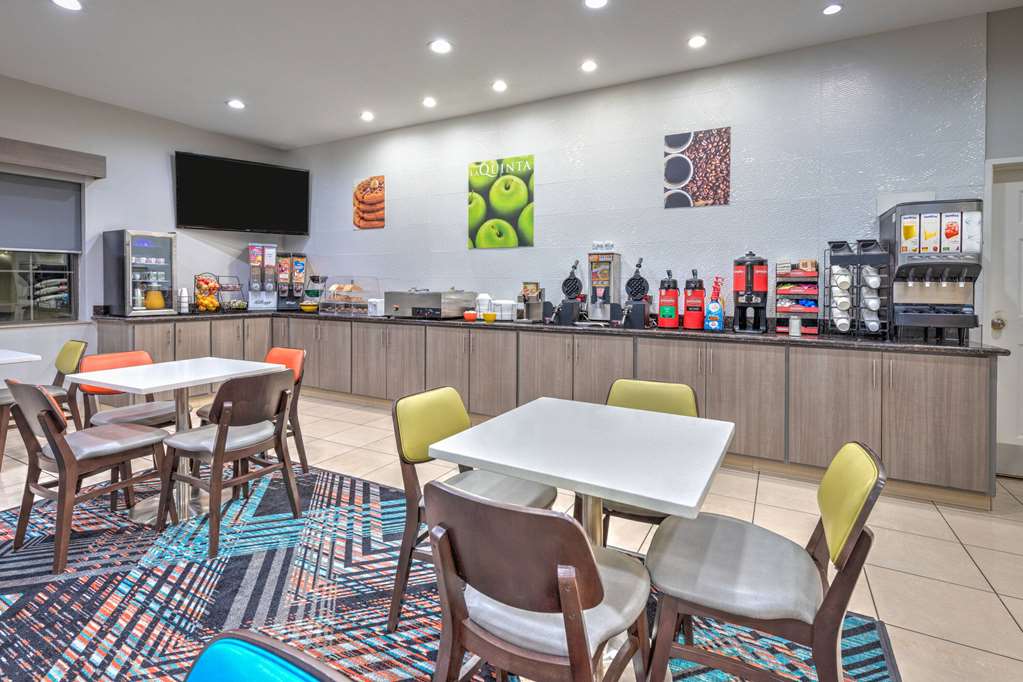 La Quinta Inn & Suites by Wyndham Alvarado - photo 38