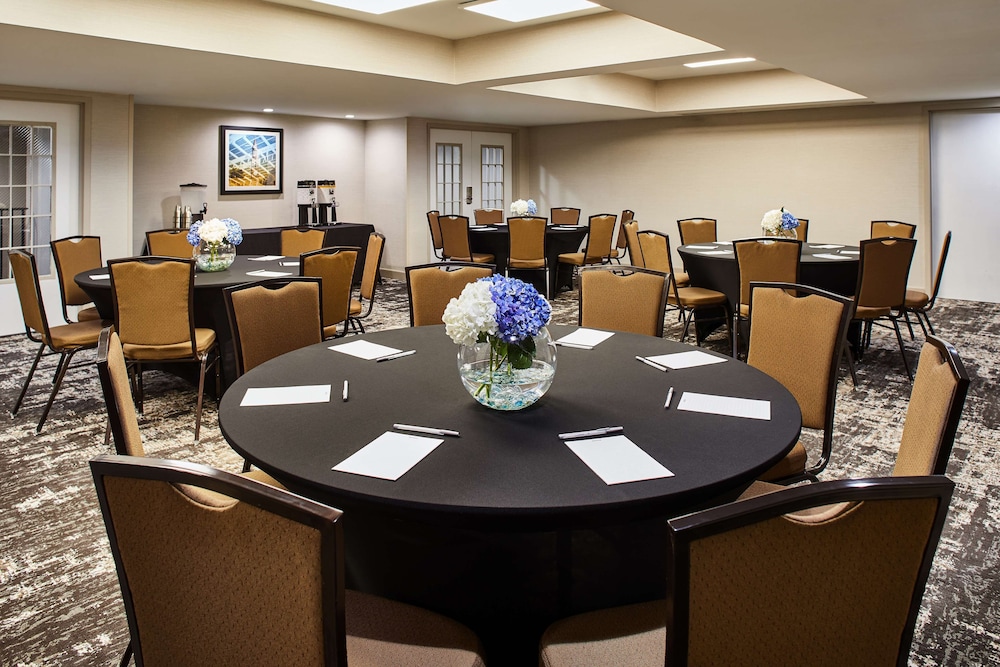 Hampton Inn & Suites Chapel Hill Durham Area - photo 38