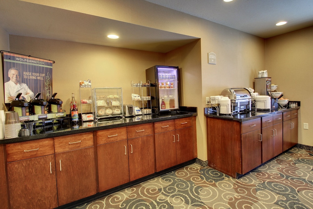 Cobblestone Inn & Suites Rugby - photo 3
