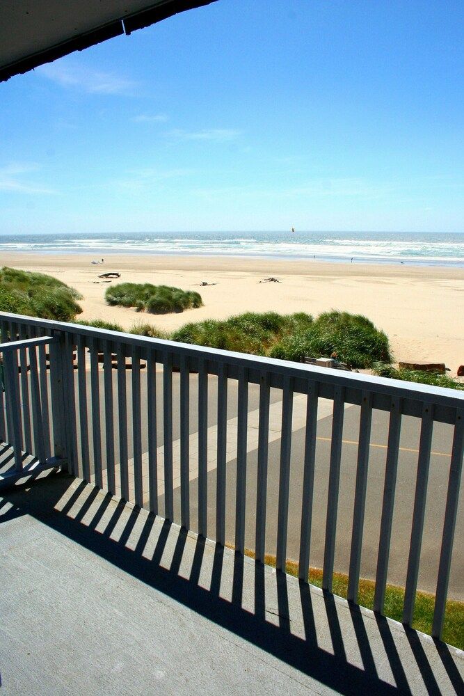 Sunset Surf Motel - photo 2