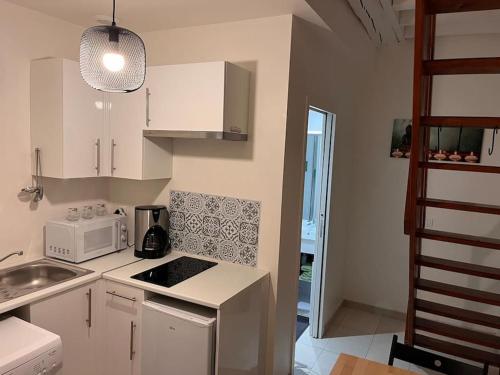 Studio Duplex Centre Ville Au Calme Avec Parking in Fontainebleau, France