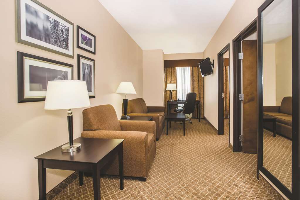 La Quinta Inn & Suites by Wyndham Ely - photo 24