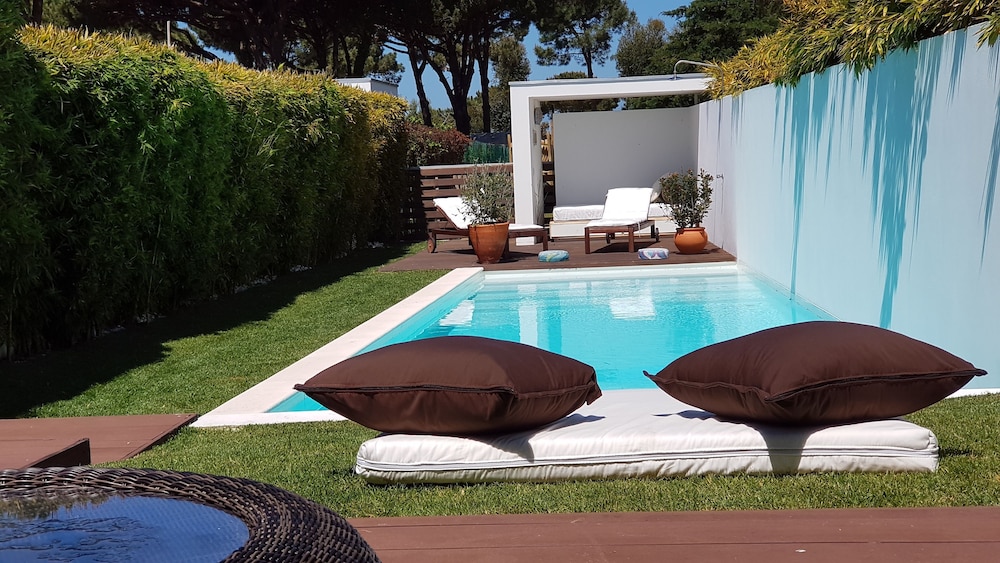 Casa do Pai Beach House — 4-Star Luxury Hotel in Sesimbra, Portugal