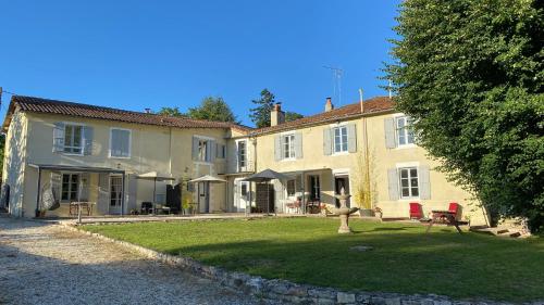 Gites Rue du Chateau in Ruffec, France