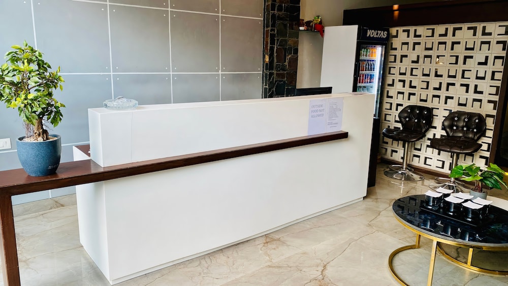 Hotel The Bellevue — Indore — photo 4