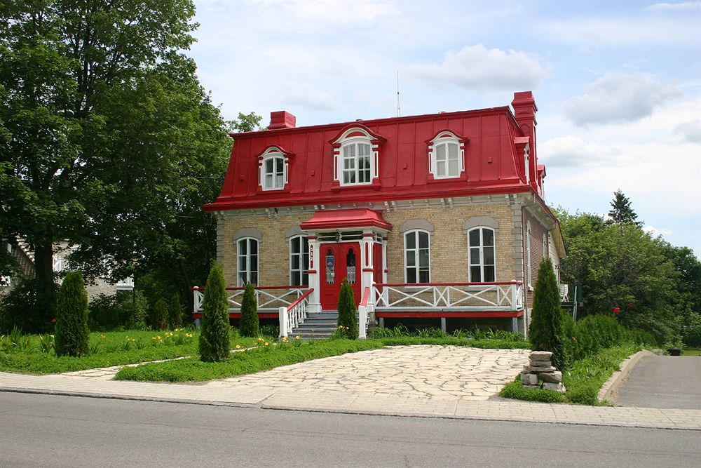 Gite Royal Dumontier — 4-Star Luxury Hotel in Quebec, Canada