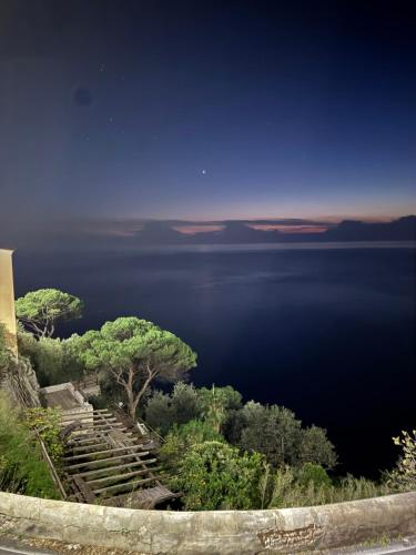 Enrica Guarda Capri Appartament — 4-Star Luxury Hotel in Conca Dei Marini, Italy