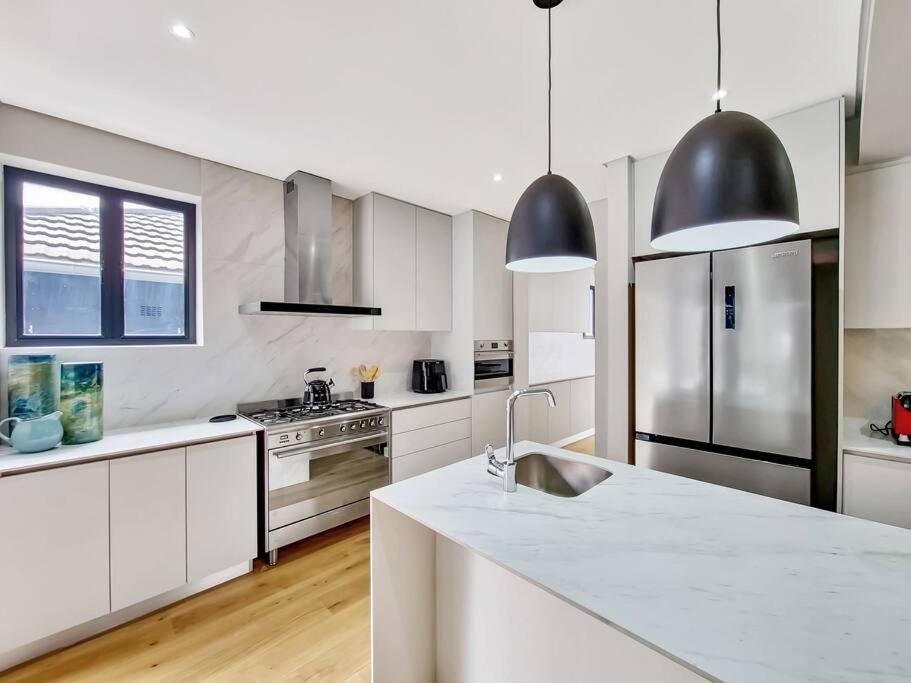Luxurious Family home in Newlands with Pool