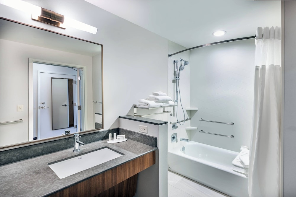 Fairfield Inn & Suites Houston Memorial City Area - photo 16