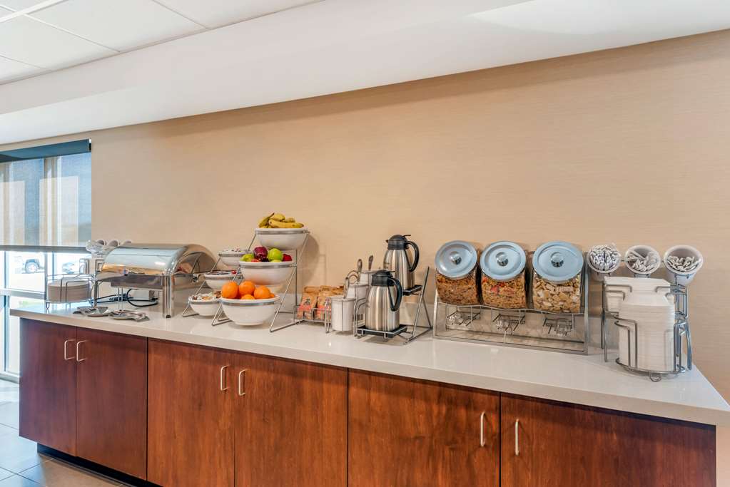 Comfort Inn & Suites Near Route 66 - photo 38