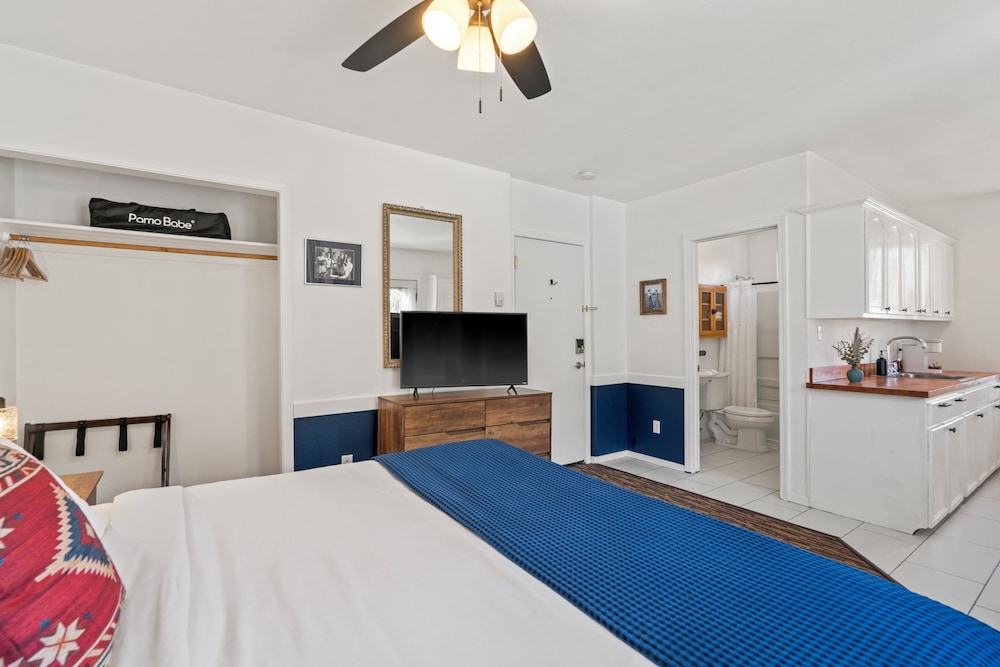 The Bent Elbow Hotel and Restaurant - photo 12