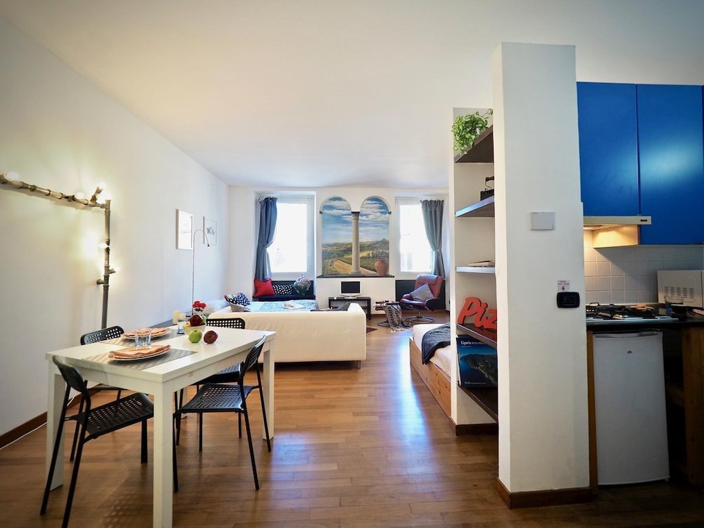 Central Family Friendly Washing Machine 200m to Aquarium and Metro 300 Mbps Internet — 4-Star Luxury Hotel in Genoa, Italy
