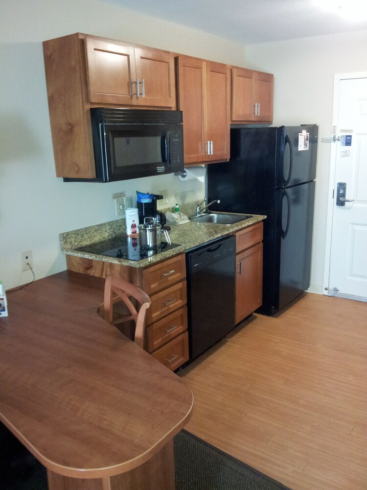 Candlewood Suites Fredericksburg by IHG - photo 11