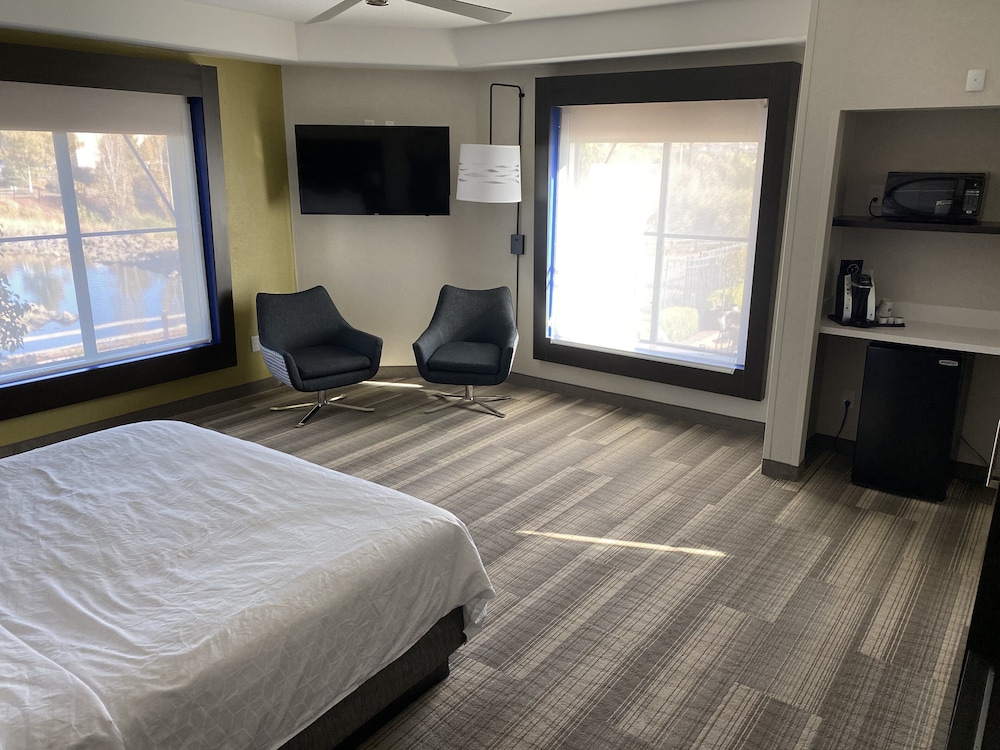 Holiday Inn Express Hotel & Suites El Dorado Hills - photo 33