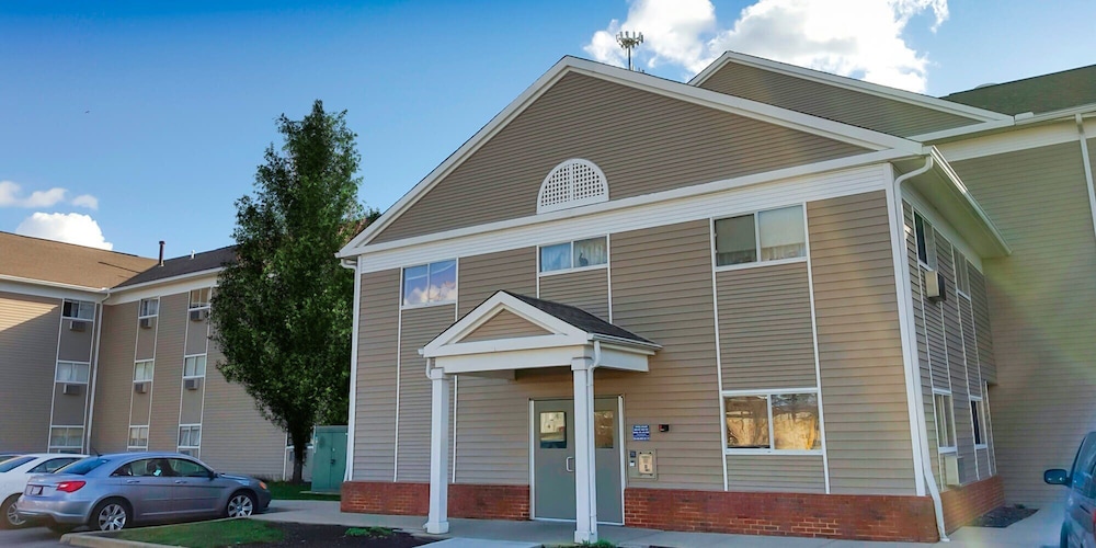 InTown Suites Extended Stay Select Dayton OH Miamisburg - photo 24