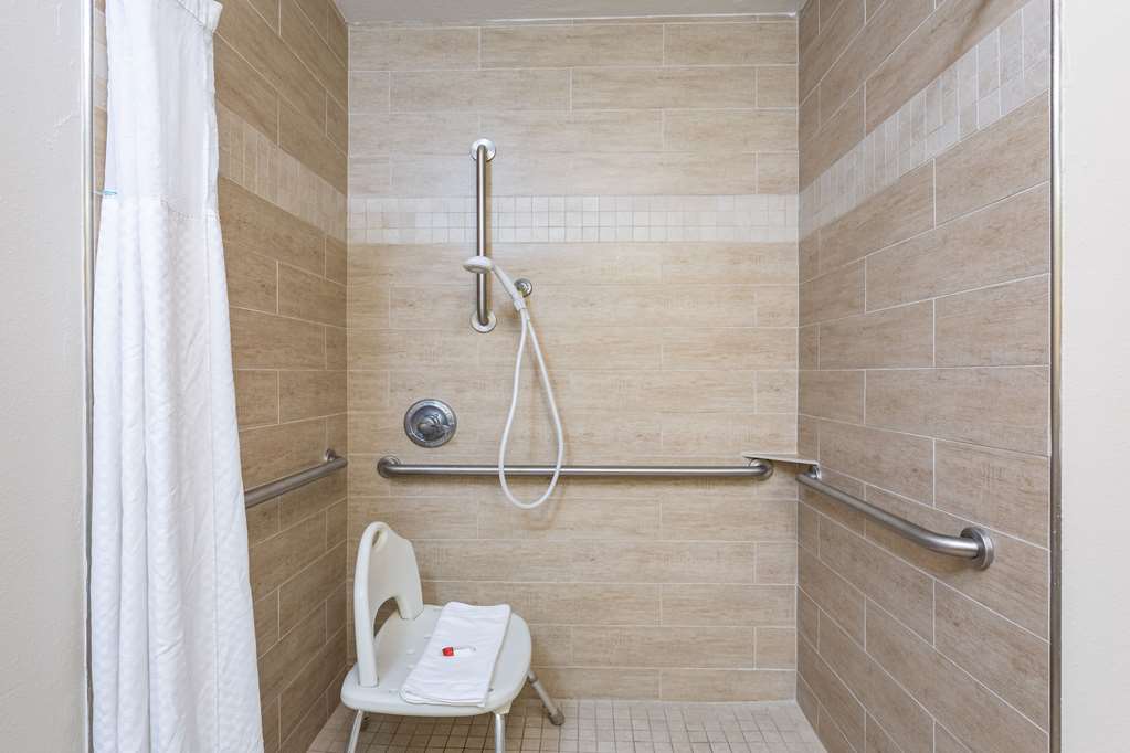 Baymont by Wyndham Midway Tallahassee - photo 26