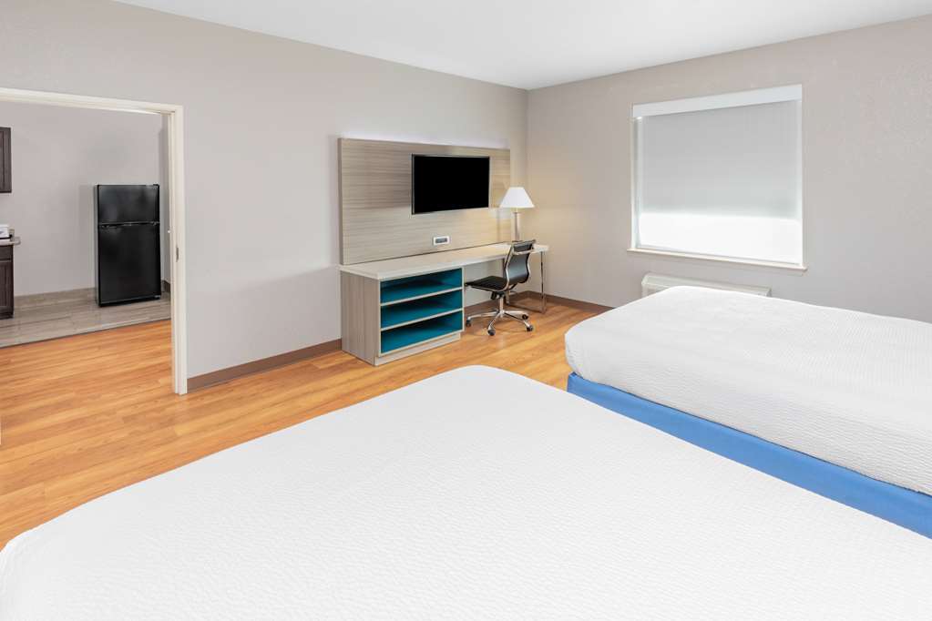 Days Inn & Suites by Wyndham San Antonio near Frost Bank Center - photo 29