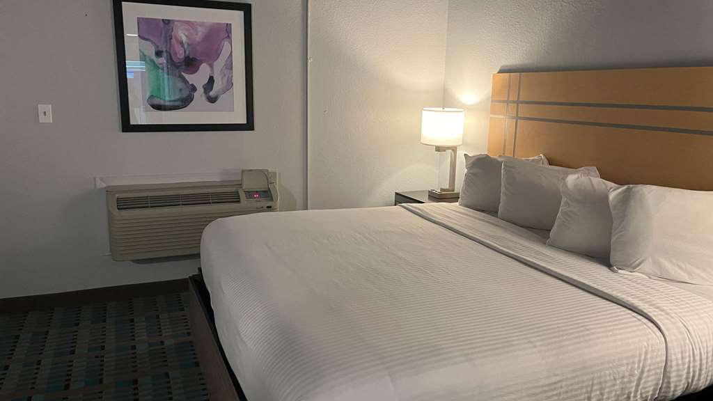 Fifth Season Inn & Suites - photo 9