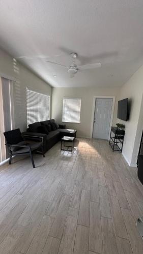 Newly Renovated 4bd large fenced backyard in North Port, United States