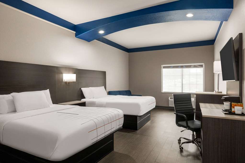 La Quinta Inn & Suites by Wyndham San Antonio N Stone Oak - photo 22