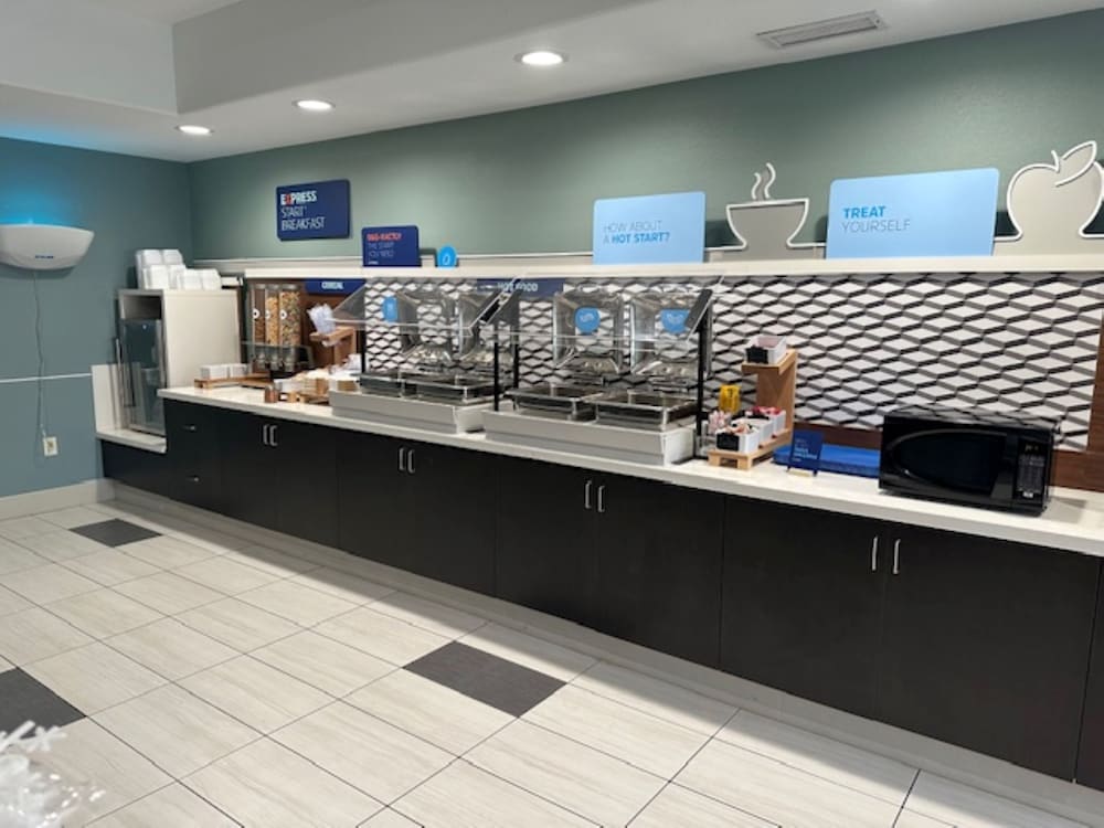 Holiday Inn Express Hotel & Suites Weston by IHG - photo 56