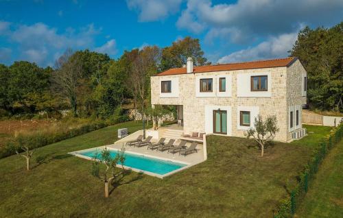 Villa Minerva — 4-Star Luxury Hotel in Visignano, Croatia