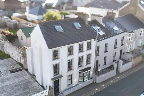 NEW Large Portrush Townhouse — 4-Star Luxury Hotel in Portrush, United Kingdom