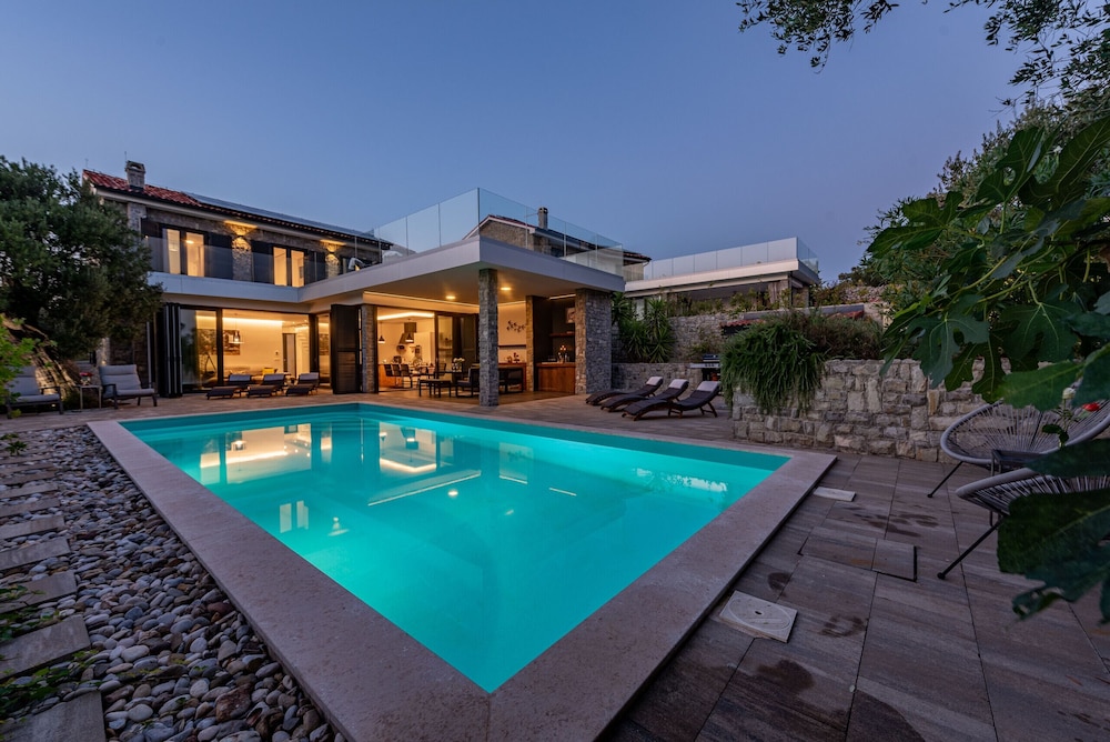 Vila Coratina ZadarVillas — 4-Star Luxury Hotel in Novalja, Croatia