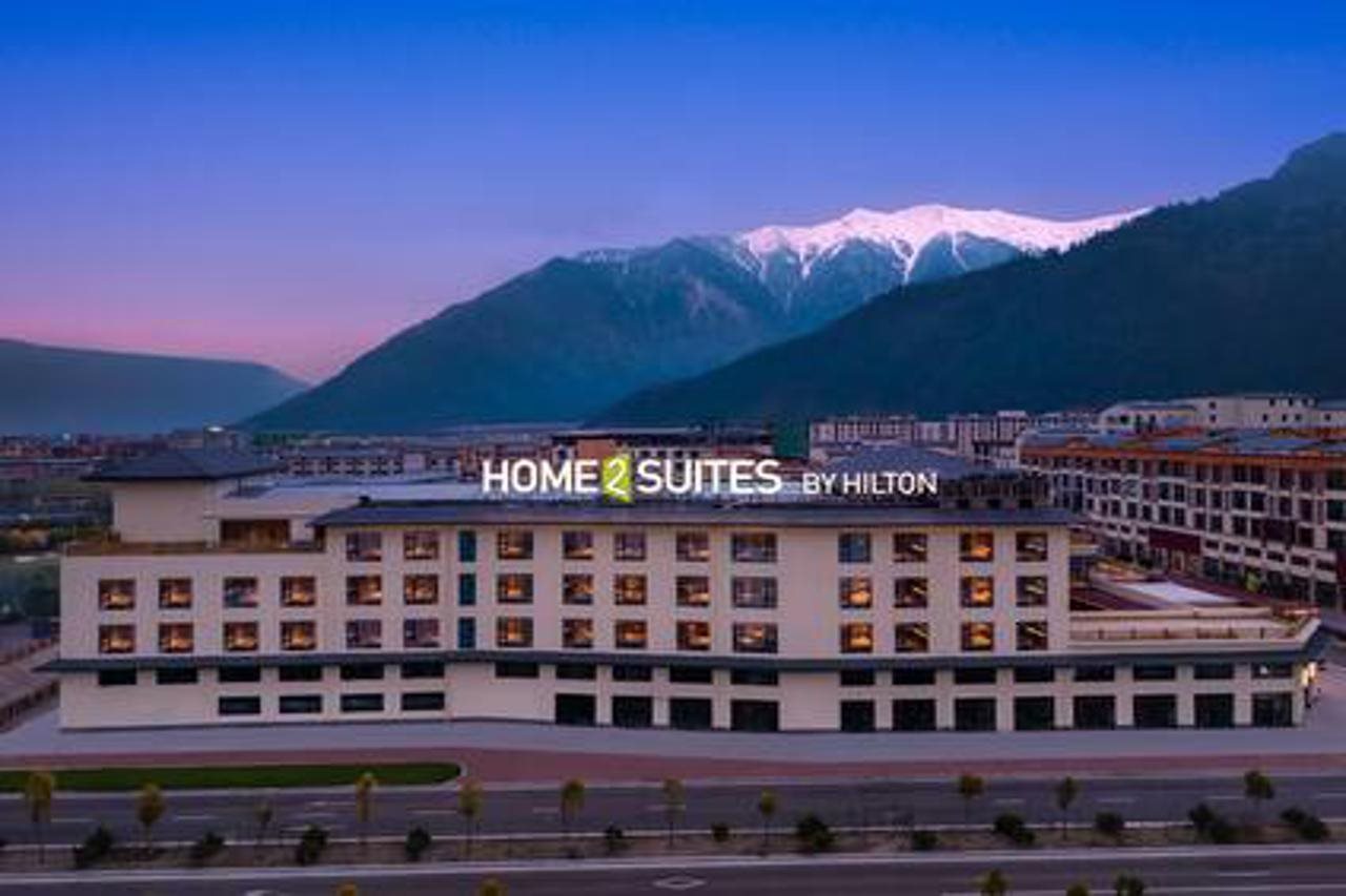 Home2 Suites by Hilton Linzhi Yutuolu in Lhasa, People's Republic of China