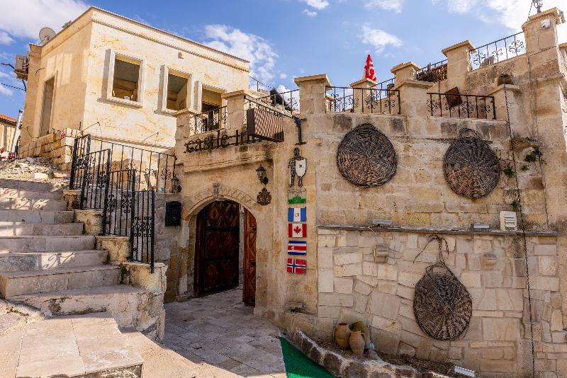 Castle Suit Hotel — Uerguep