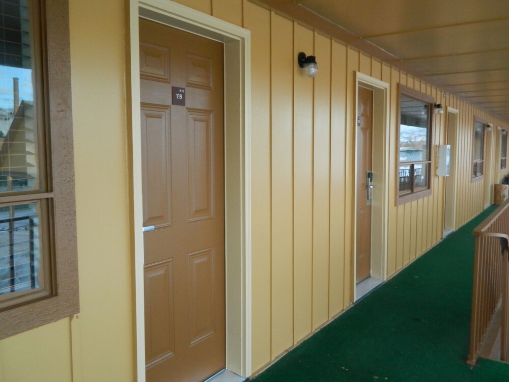 Country Motor Inn - photo 83