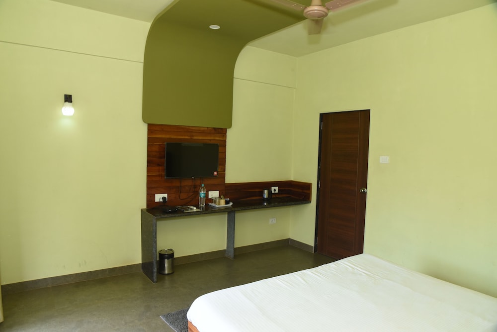 Laguna Beach Resort in Ratnagiri, India