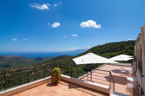 Villa Dio Petres — 4-Star Luxury Hotel in Agios Nikolaos, Greece