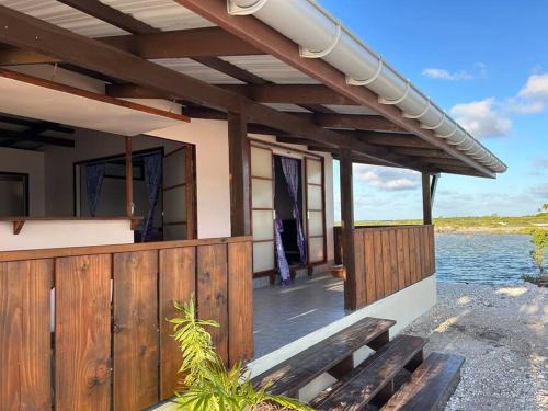 Rangiroa Bliss - carbon neutral hotel in Unknown City