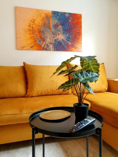 Ferienwohnungen am Theater modern zentral und ruhig mit Küche Waschtrockner Netflix Wlan und Parkplatz 2 Zimmer 52 qm — 4-Star Luxury Hotel in Cottbus, Germany