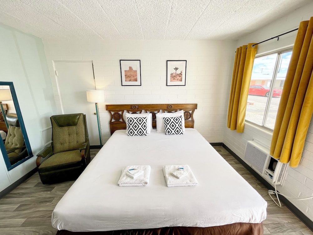 The Postcard Motel - photo 43